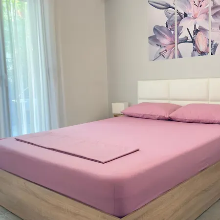 Apartament The Candy House Ofrínion